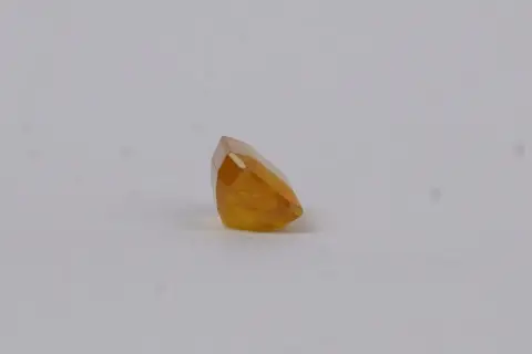 pukhraj - 3.74 carats - Image 2