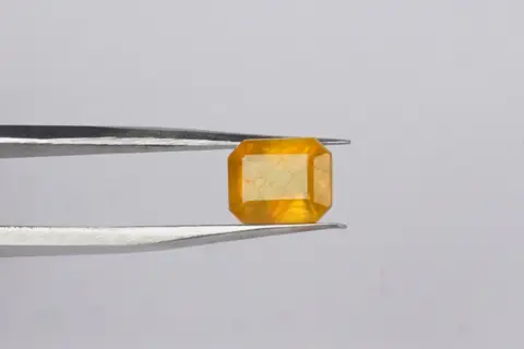 pukhraj - 3.74 carats - Image 3