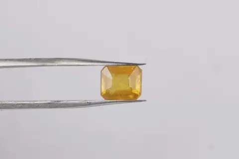 Yellow Sapphire (Pukhraj Stone) - 4.44 carats - Image 3